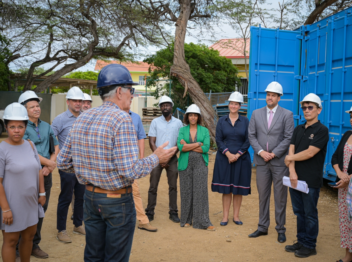 Delegacion di Union Europeo hunto cu Minister Geoffrey Wever a haci inspeccion di e trabou na Maria Convent